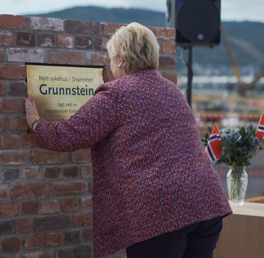 Nå reiser nye Drammen sykehus seg